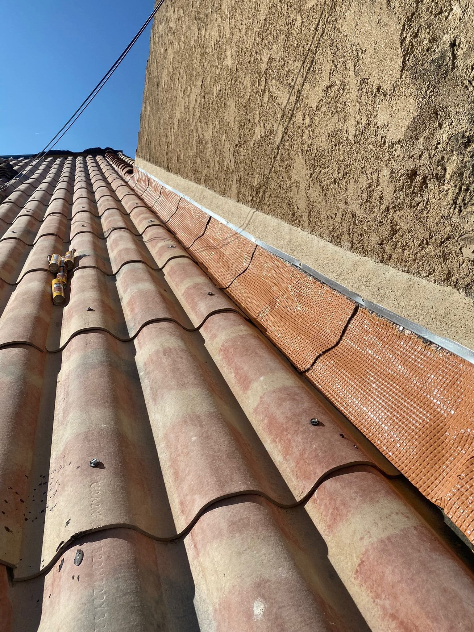 Artisan couvreur Aix-en-Provence garantissant un travail soigné et conforme aux attentes.