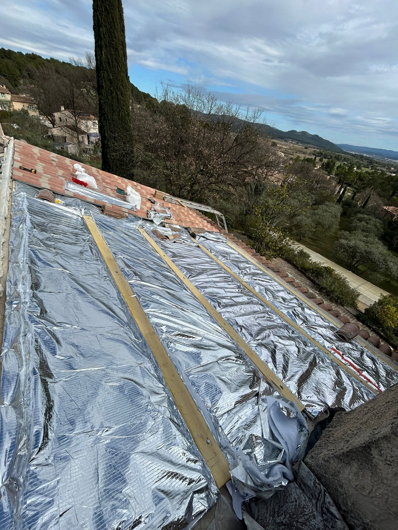 Isolation combles Aix-en-Provence par soufflage pour combles perdus.